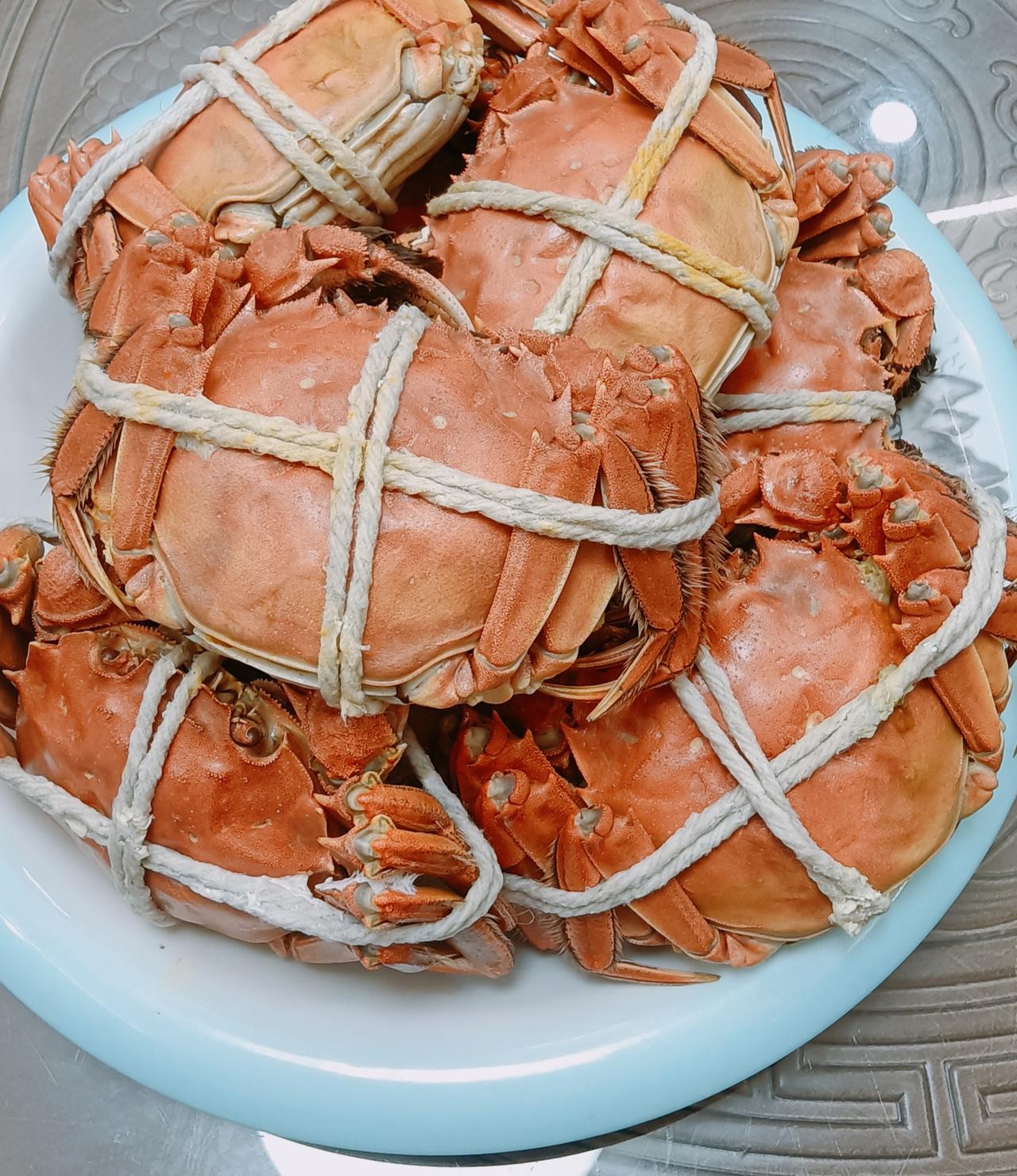 县城有一家小饭店，夫妻俩经营，把菜做到了天花板级别，我是他家忠实客户，吃了十几年