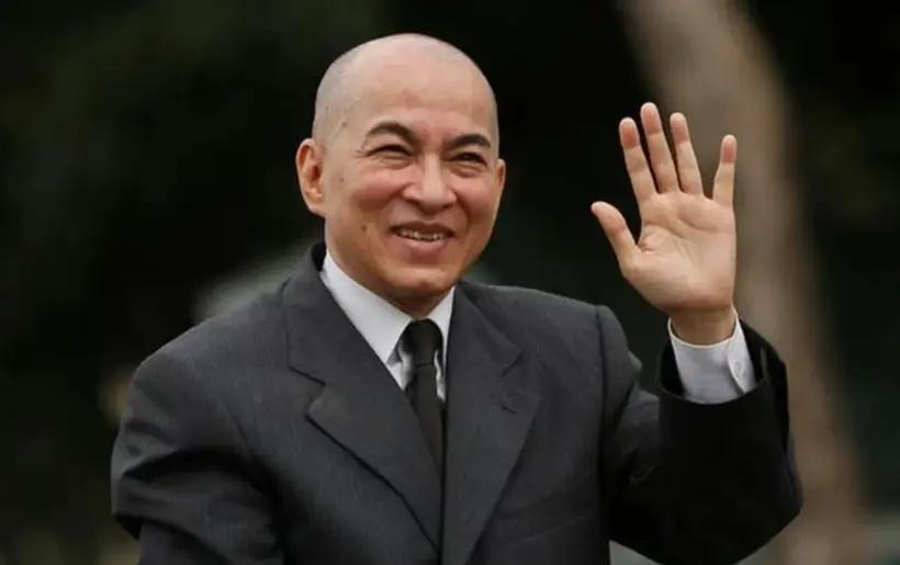 西哈莫尼国王的身体亮出了红灯！72岁的一国之君，武装力量统帅，突然说身体撑不住