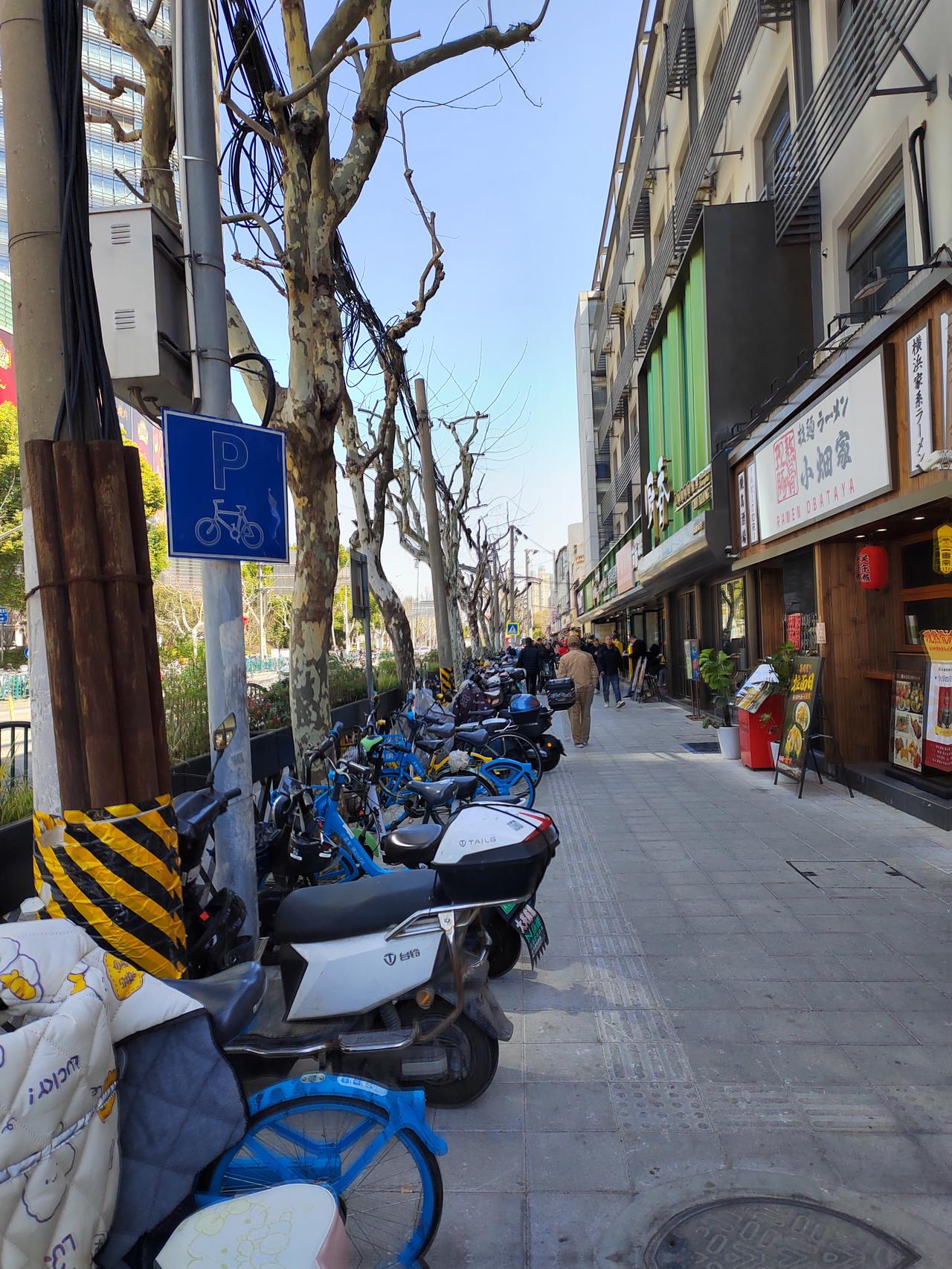 上海现在的就业环境怎么样？我的午餐基本都在办公楼附近的小餐馆解决。过完年后，这条