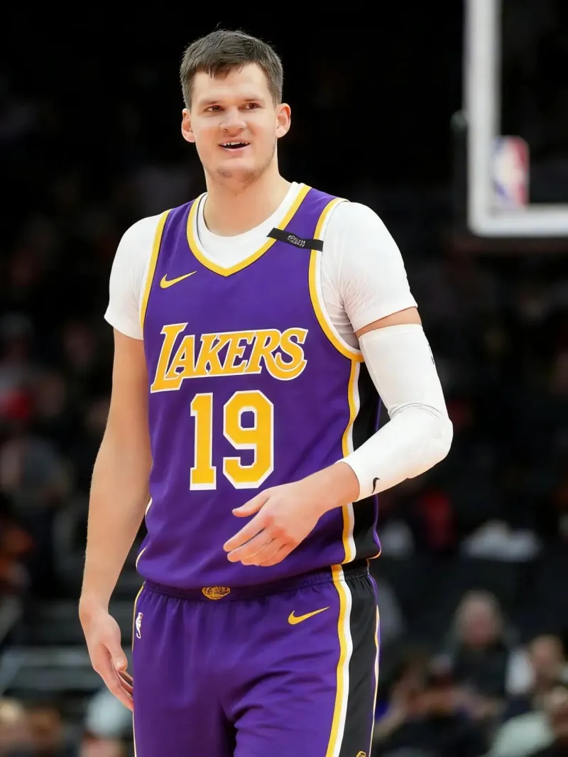 湖人今夏可能会为凯斯勒开出一份接近3000万的年薪；为维金斯提供一份2500万的