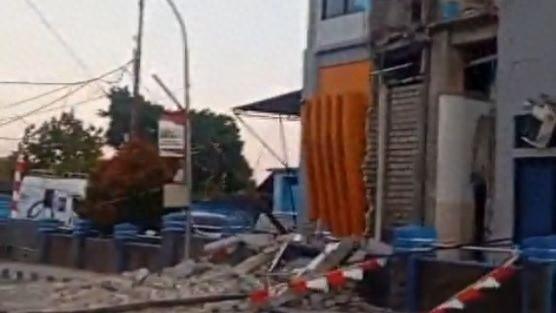 印尼发生7.7级地震, 有建筑物损毁坍塌, 多地观测到海啸, 中领馆提醒