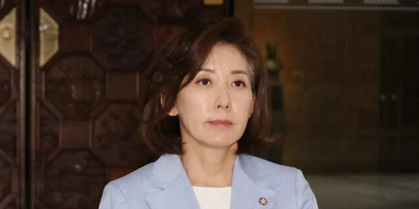 韩国美女议员摊上事儿了韩国政坛炸锅了！那个美貌与智慧并存