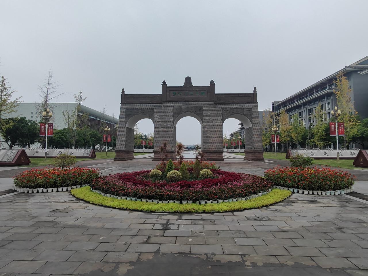 翻完川大的校史才发现，这哪是一所大学的变迁，根本是半部四川近现代高教的浓缩啊。