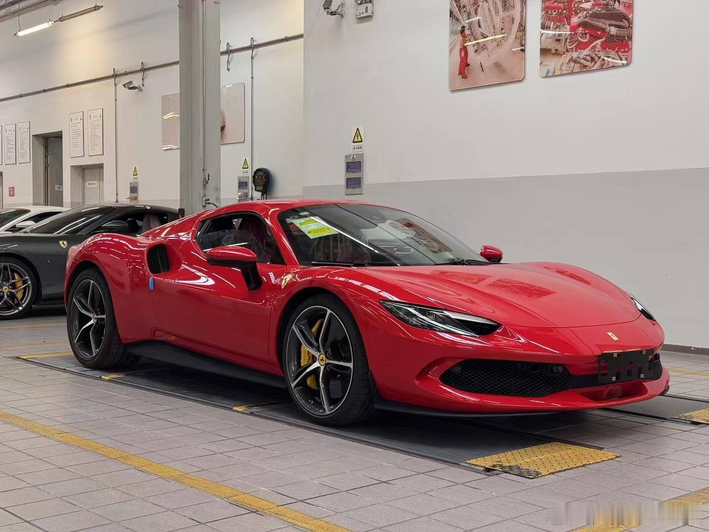 法拉利296GTS，红色、经典配色、全新车​​​