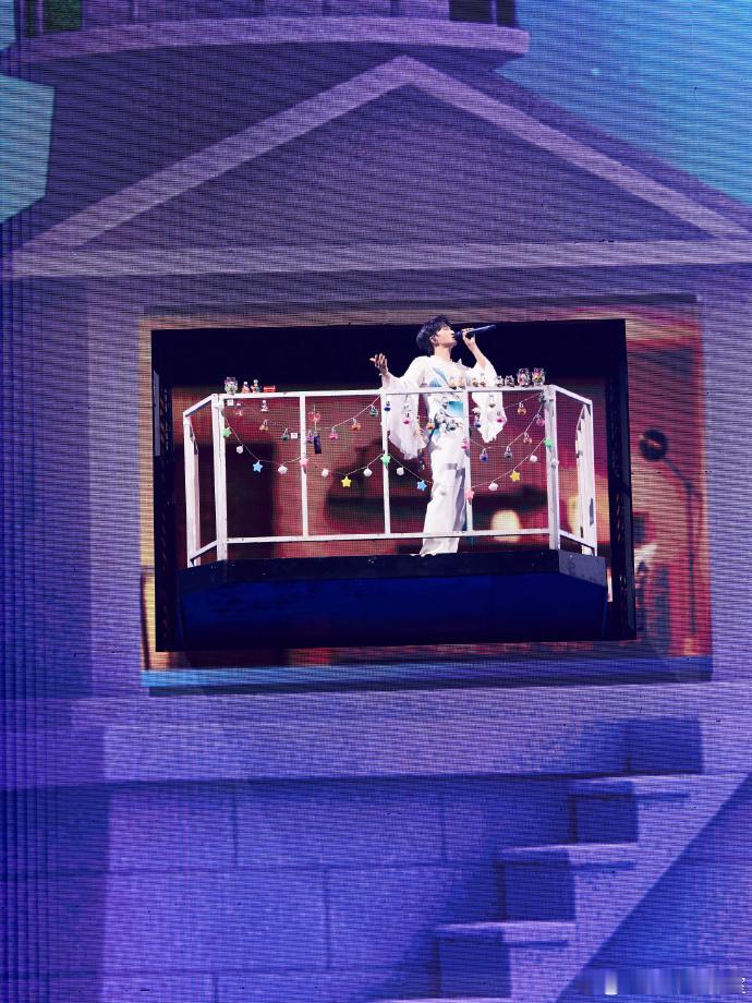 周深跨年照被识别为AI周深的跨年照片能被误判为AI，足以见得他的颜值与造型有多