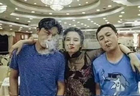 这照片，估计宋佳出十万，都想删除吧😂宋佳镂空泳衣