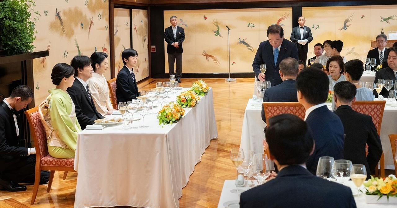 吃不饱，王室席面也不过如此，食材还没有农村席面多。由于历史原因，日本的饮食习惯