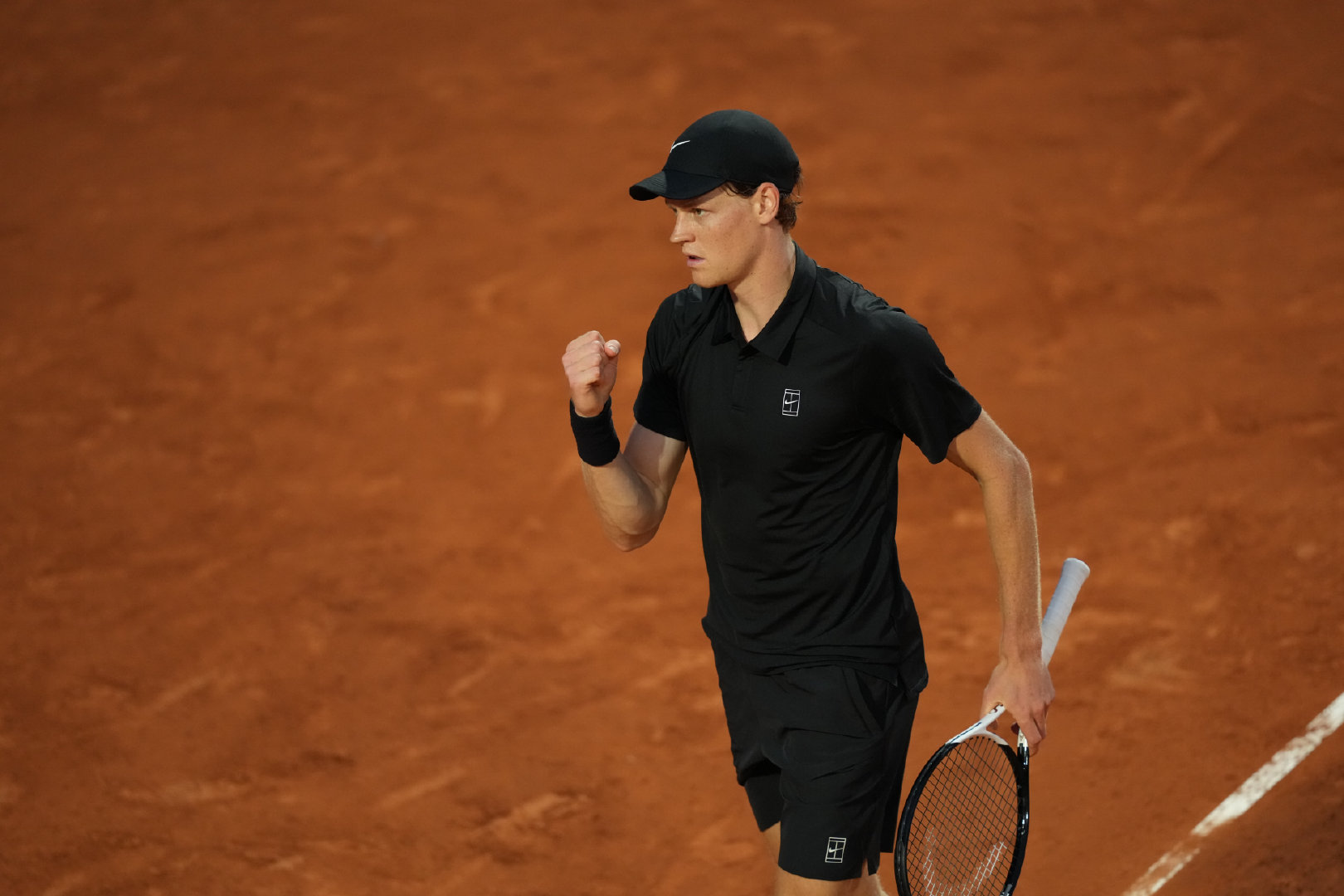 主场告捷✅辛纳大师赛31连胜追平德约2026年罗马站男单第四轮，辛纳主场作战