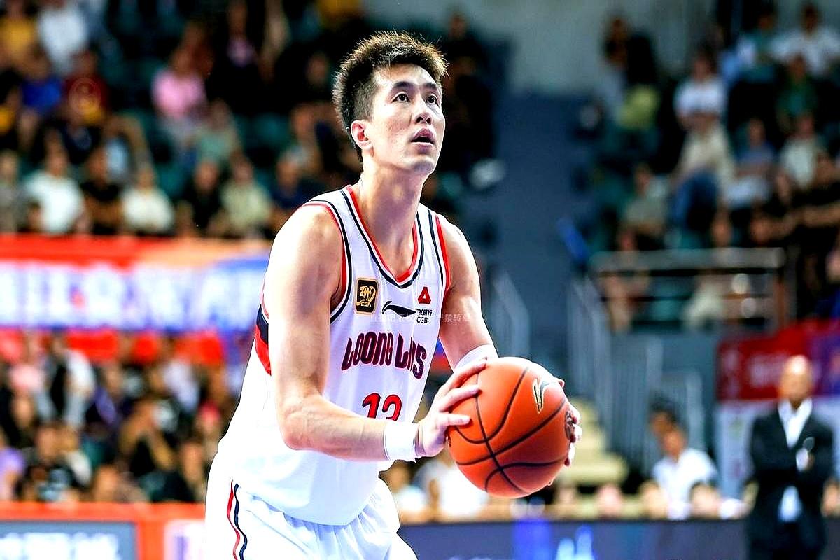 他们说郭艾伦深蹲满分，我一点都不激动。但看到原地摸高3米10这个数，我心