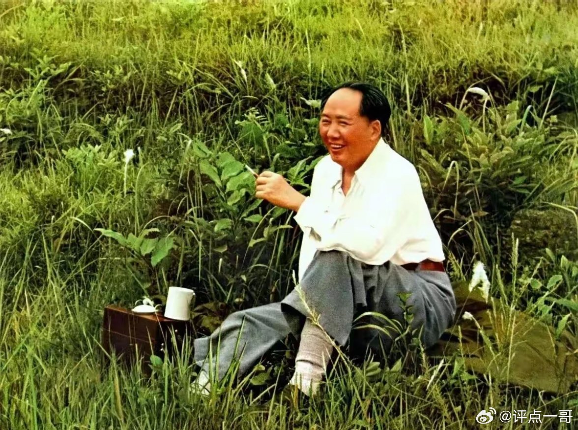 人民崇拜毛主席，是因为他老人家伟大无比，五鼠六害诋毁抹黑毛主席，是因为毛主席一心