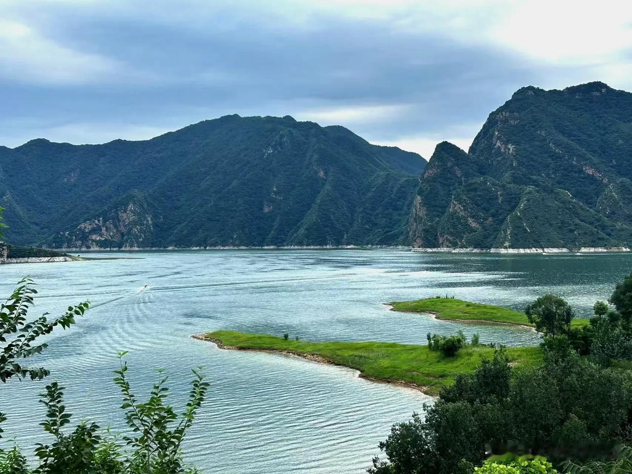 全球经济学意义上算得上消费下行的只有这么几个国家，从来没有出现在亚洲。一个是1