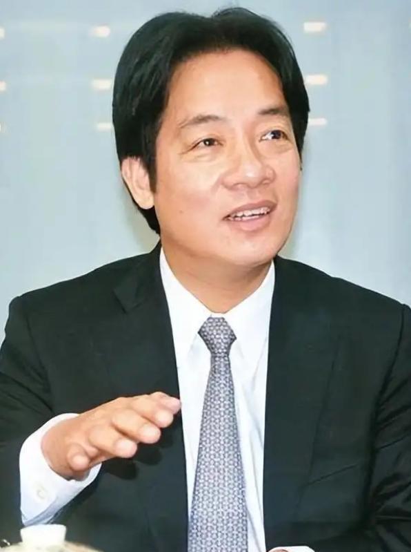 蓝营三大内鬼不装了，郑丽文没预料：台退将提“台湾有事”改一字在日本方面高调介