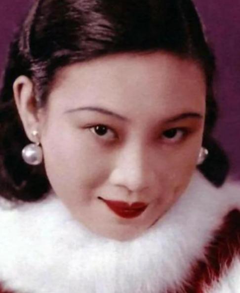 1946年，一代美人胡蝶被软禁在别墅，戴笠对她说：“想你丈夫孩子平安，就乖乖配合