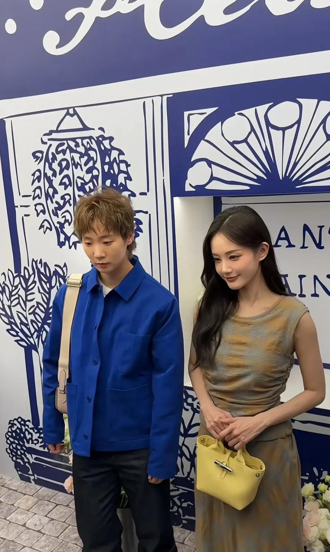 王曼昱和李一桐参加时尚活动，一个酷飒，一个美艳，各有风采！王曼昱开辟了自己的新