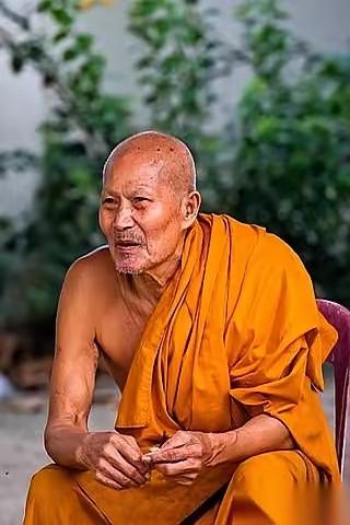 泰国有个僧人，叫蒲素帕，活到了115岁。他这辈子，就守着一个规矩：每顿饭，只吃九