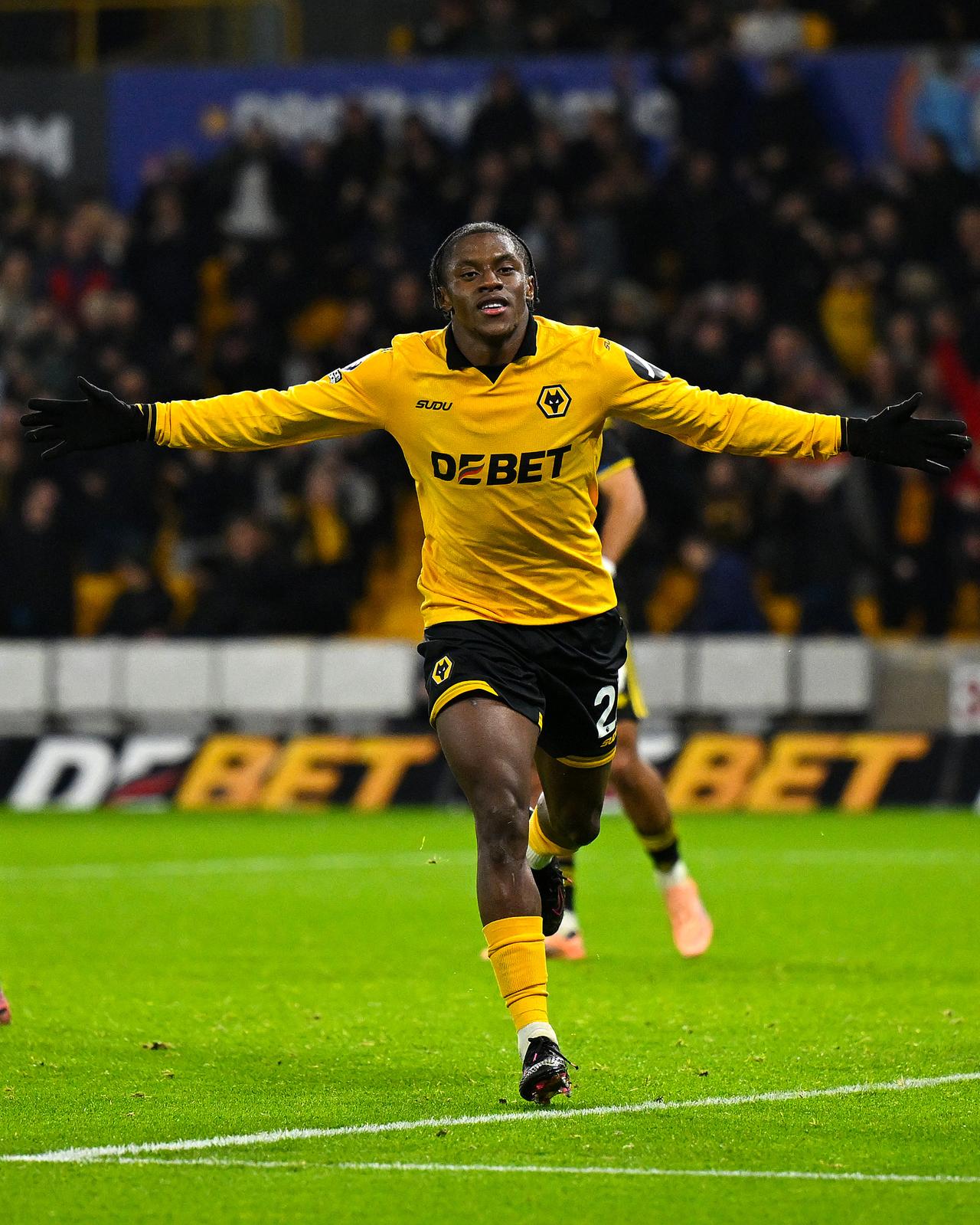 【狼队创造“历史”】在负于曼联后，狼队本赛季英超联赛仅拿到两分，这是英格兰足球四