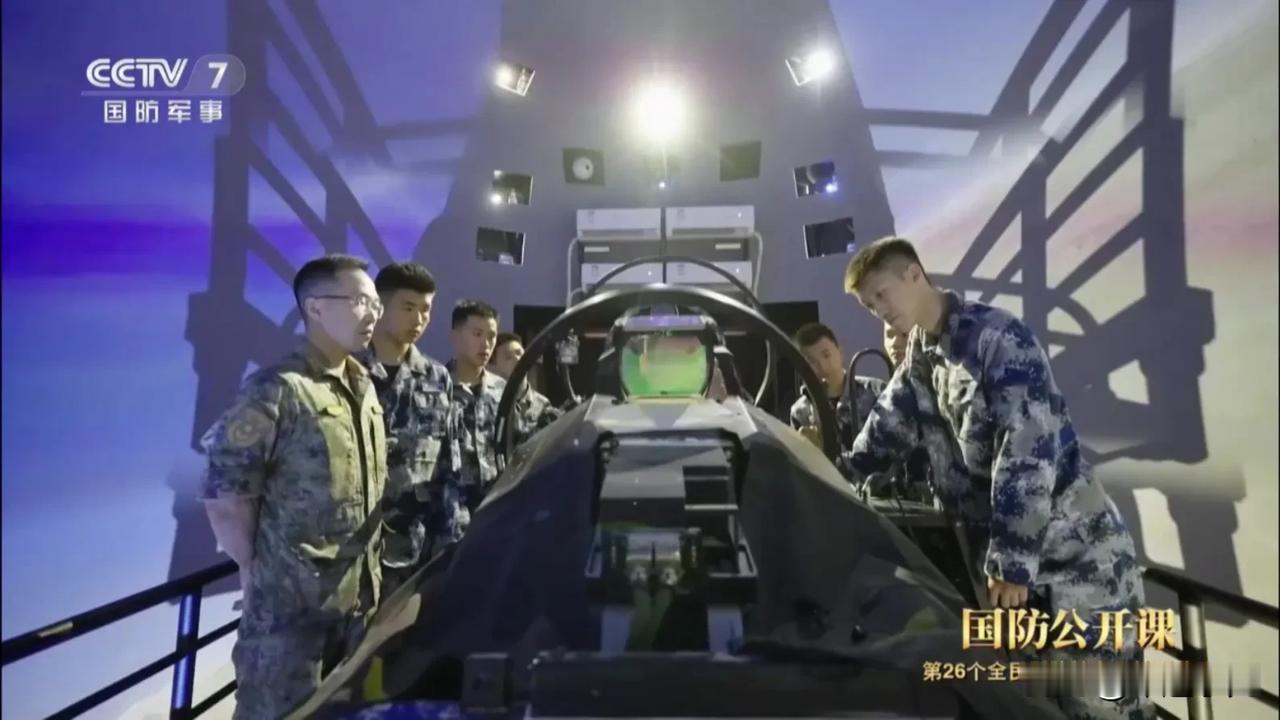央视罕见公开，歼16空中加油地面模拟训练画面，看来是真的很难呀……近日，在国