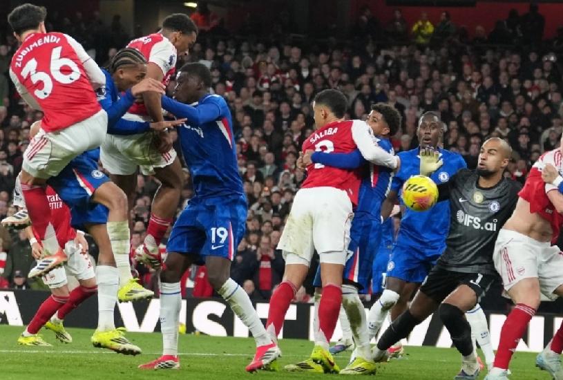 周日英超伦敦德比，阿森纳对阵切尔西。阿森纳凭借两次角球战术，由威廉·萨利巴（Wi