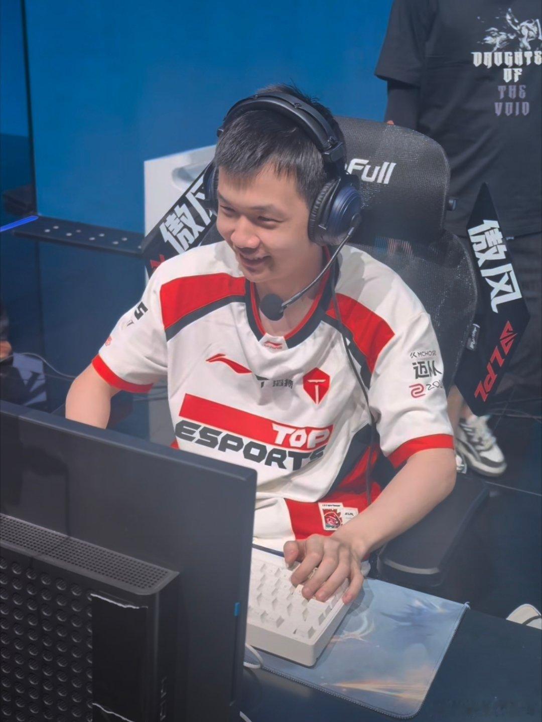 Zhuo说出个专辑改编中国人能飞Zhuo哥给林坚逗坏了EDG对战TES2026