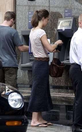 2005年8月，凯特.米德尔顿一个人在街上逛街！凯特最成功的就是实现了人生的华