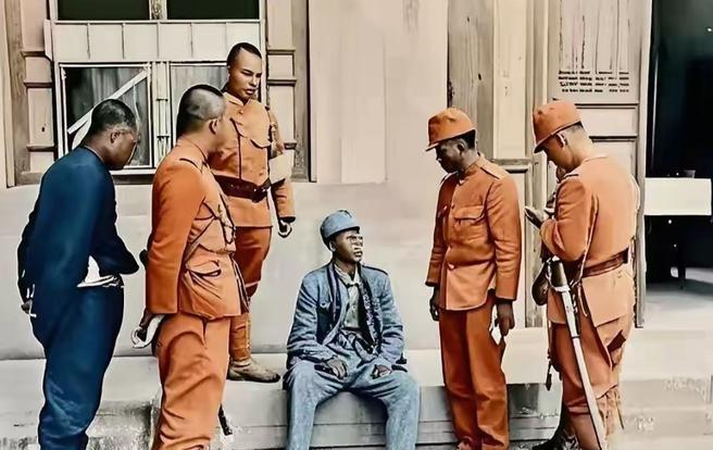 1944年，周迪道被捕，面对酷刑，他很快选择了投降。但没多久，他就给上级写了一封