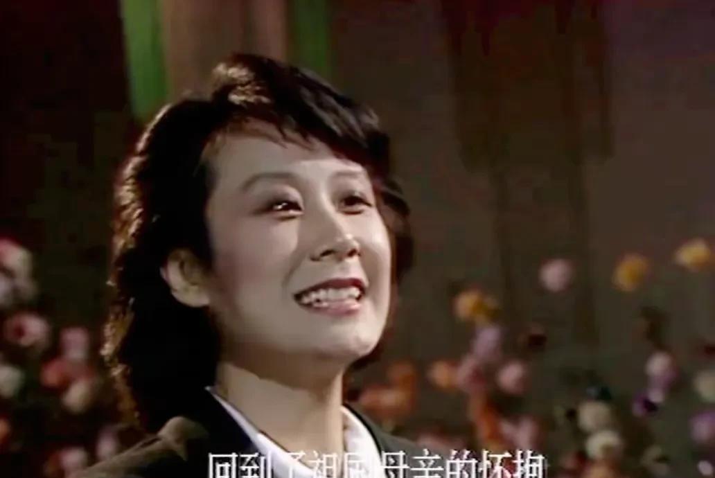 苏小明演唱的《军港之夜》很有名，传唱度非常高，但是歌词却犯了一个常识性错误！因