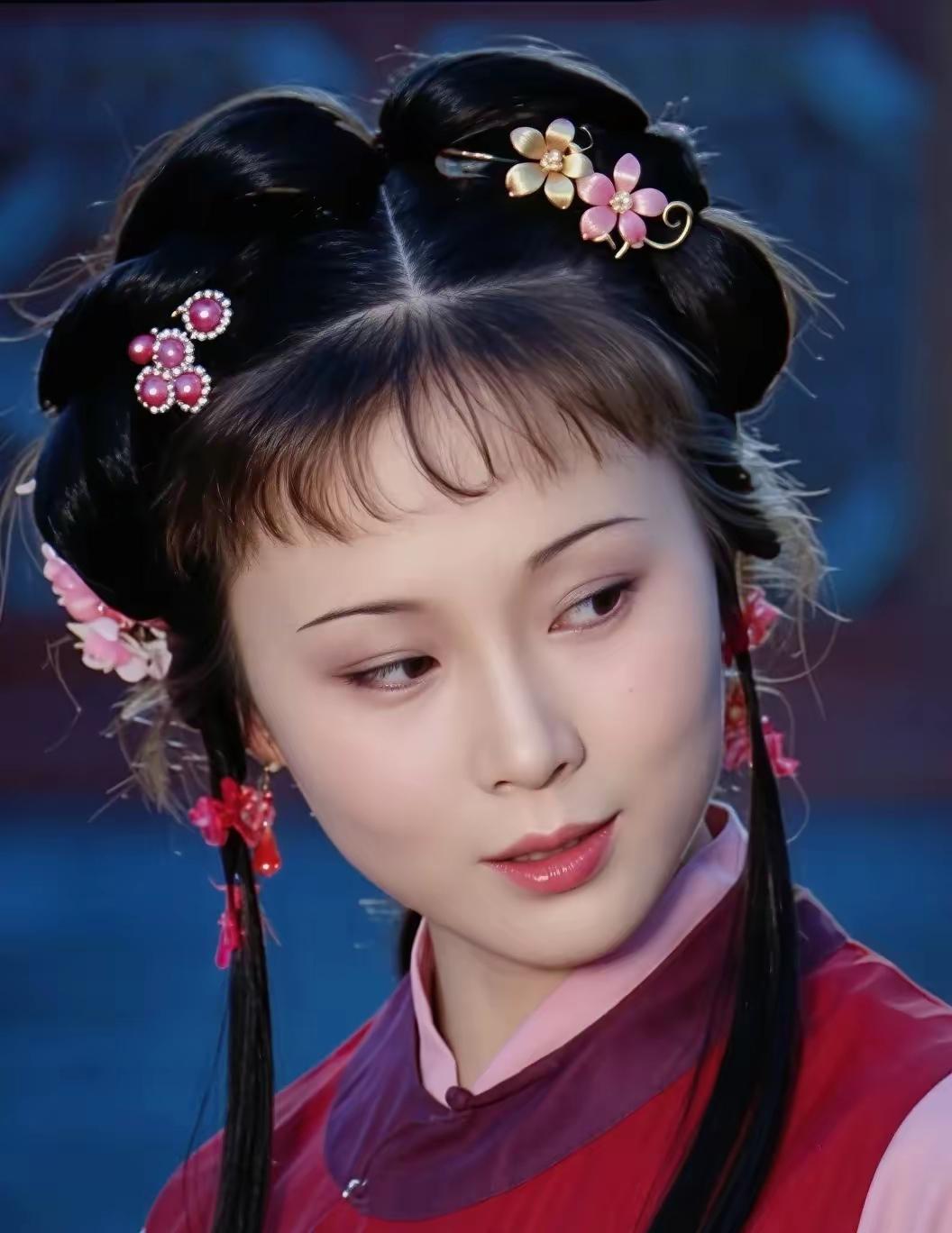 《红楼梦》里的小红，真是个被低估的角色。她本是怡红院存在感极低的丫鬟，像螃蟹宴里