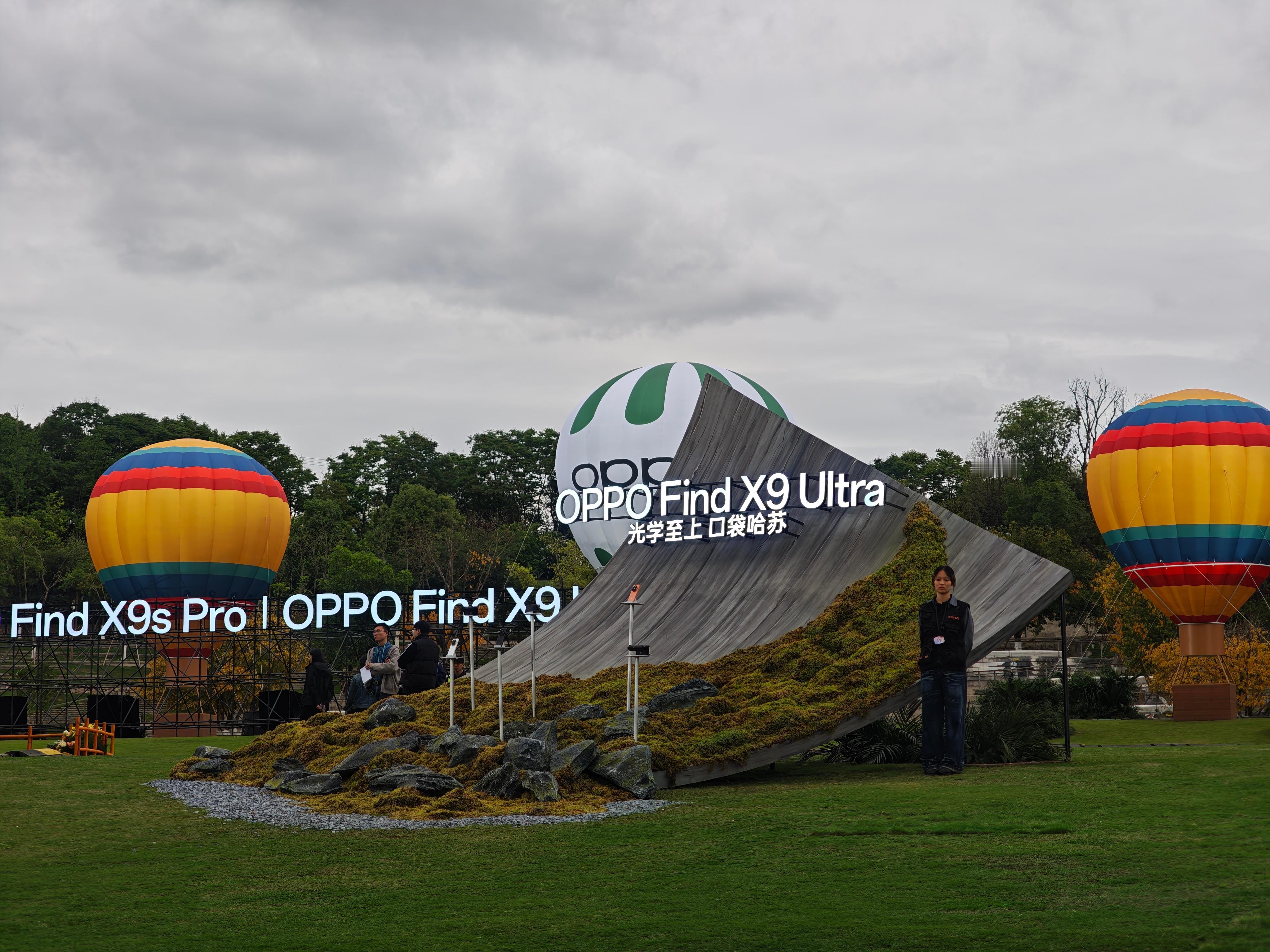 兄弟们，欧哥这位置还挺正的OPPO这场景布置的相当猛，审美无敌