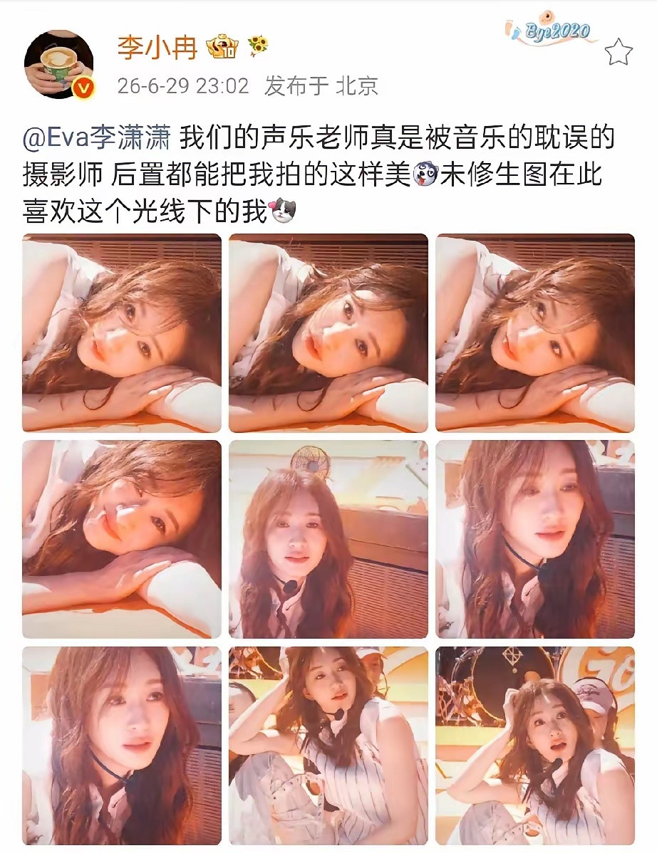 李小冉深夜给粉丝发福利，晒出一组后置他拍生图，并配文感叹：我们的声乐老师真是被音