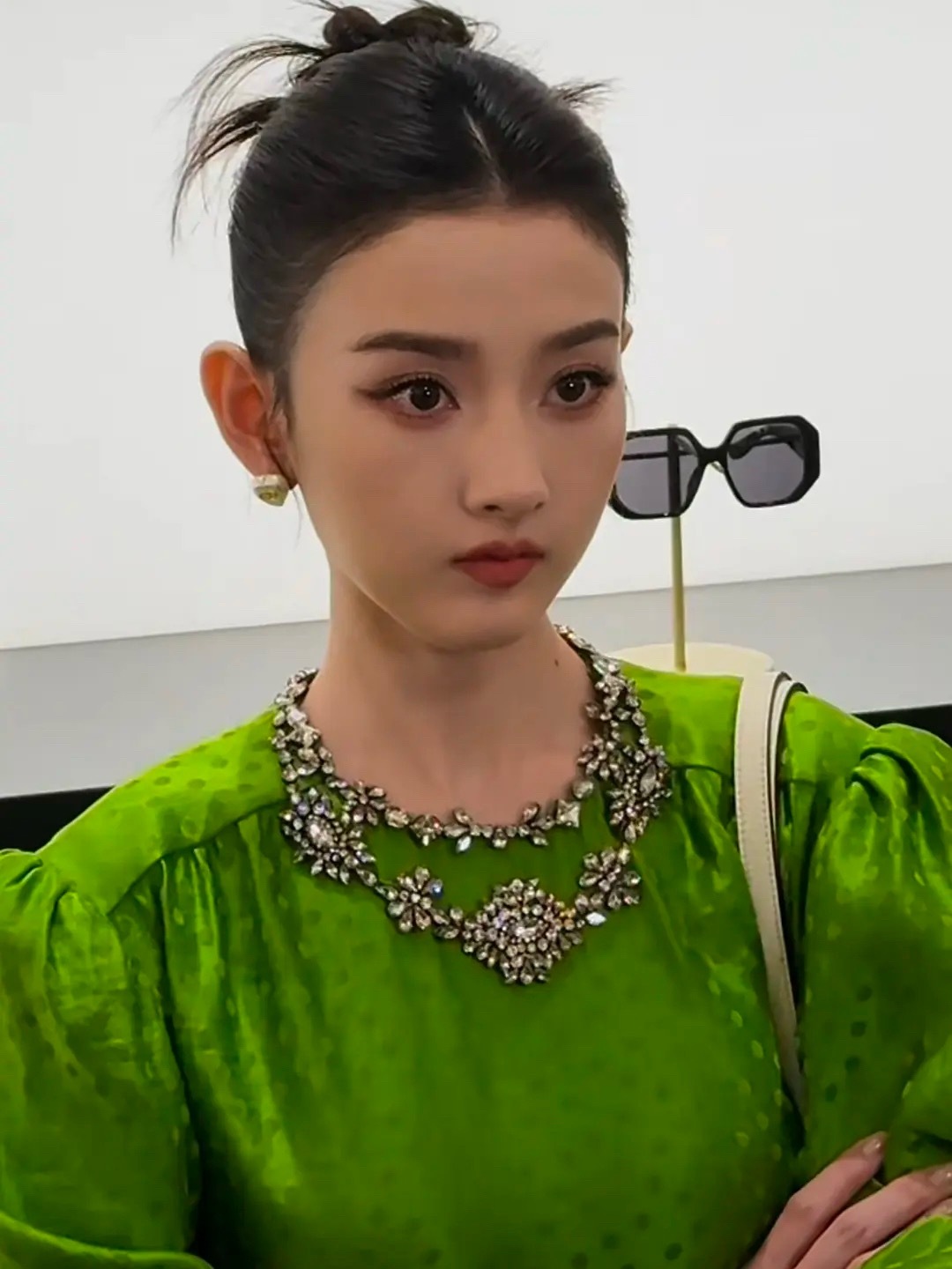 宋祖儿华伦天奴线下活动状态，好完美的骨相，美得很稳定