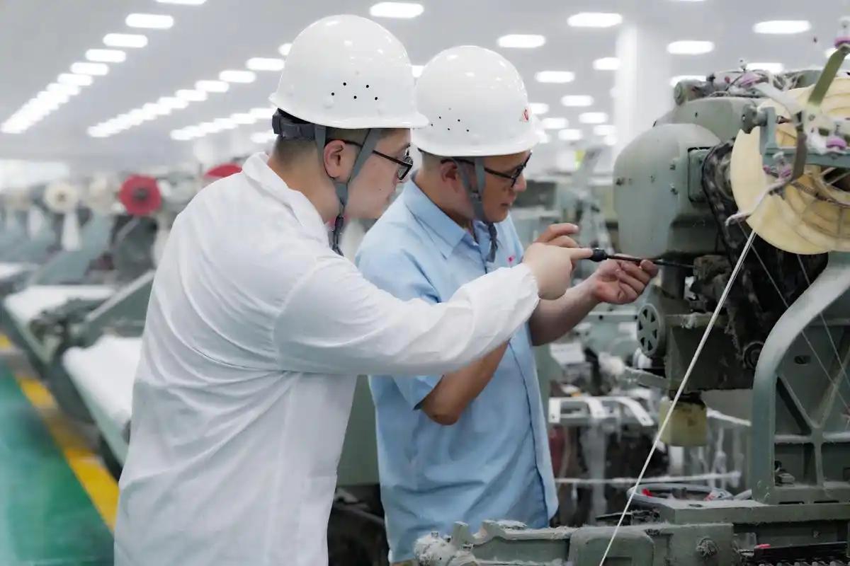 10万人突然失业！比亚迪减员潮撕开新能源汽车行业残酷一面，数百万从业者何去何从？