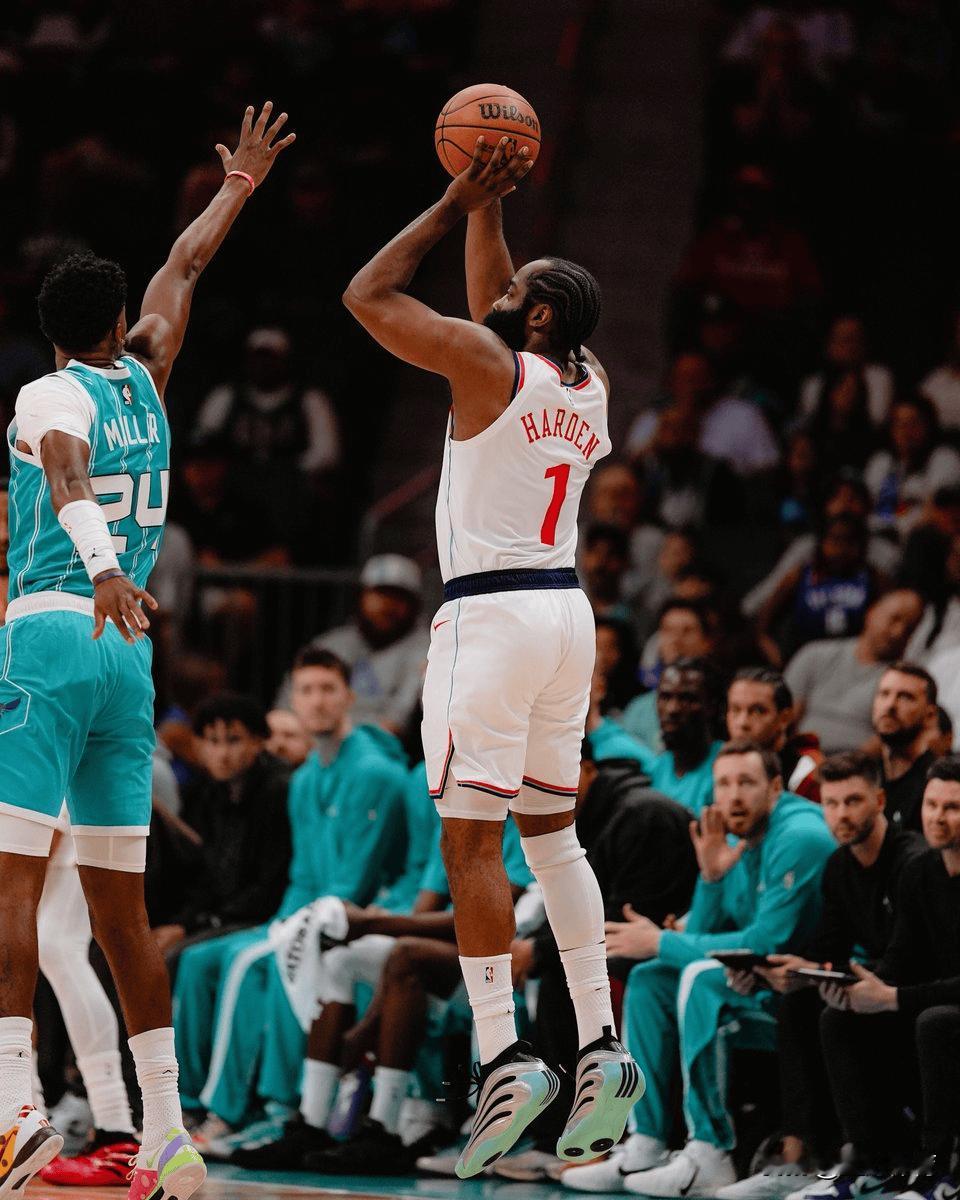 阵前再亮旧时剑，寒光凛凛似当年。詹姆斯哈登用一出无可挑剔的55分个人表演结束了球