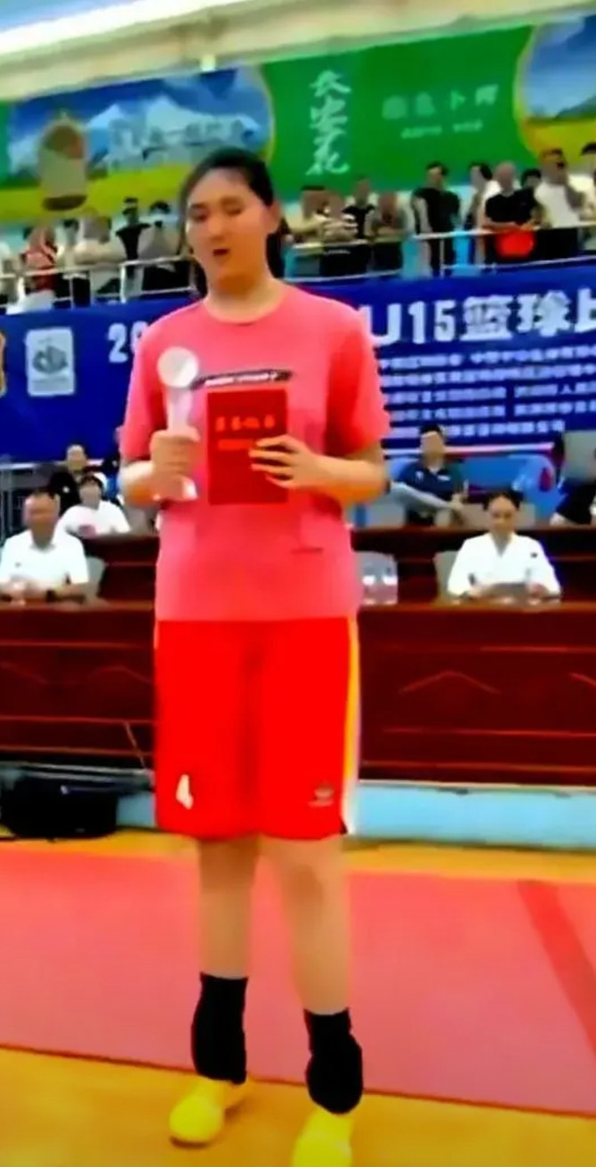 对女篮的又一个担心中国女篮如果只以身高226米的张子宇为核心运动员进行布阵排兵