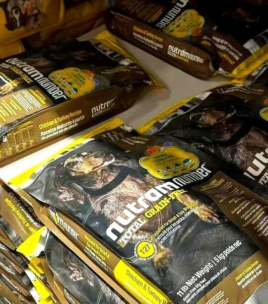 一不小心在山姆买到梦中情粮了昨天逛到宠物区的时候发现个狠货——超大袋猫砂直接堆