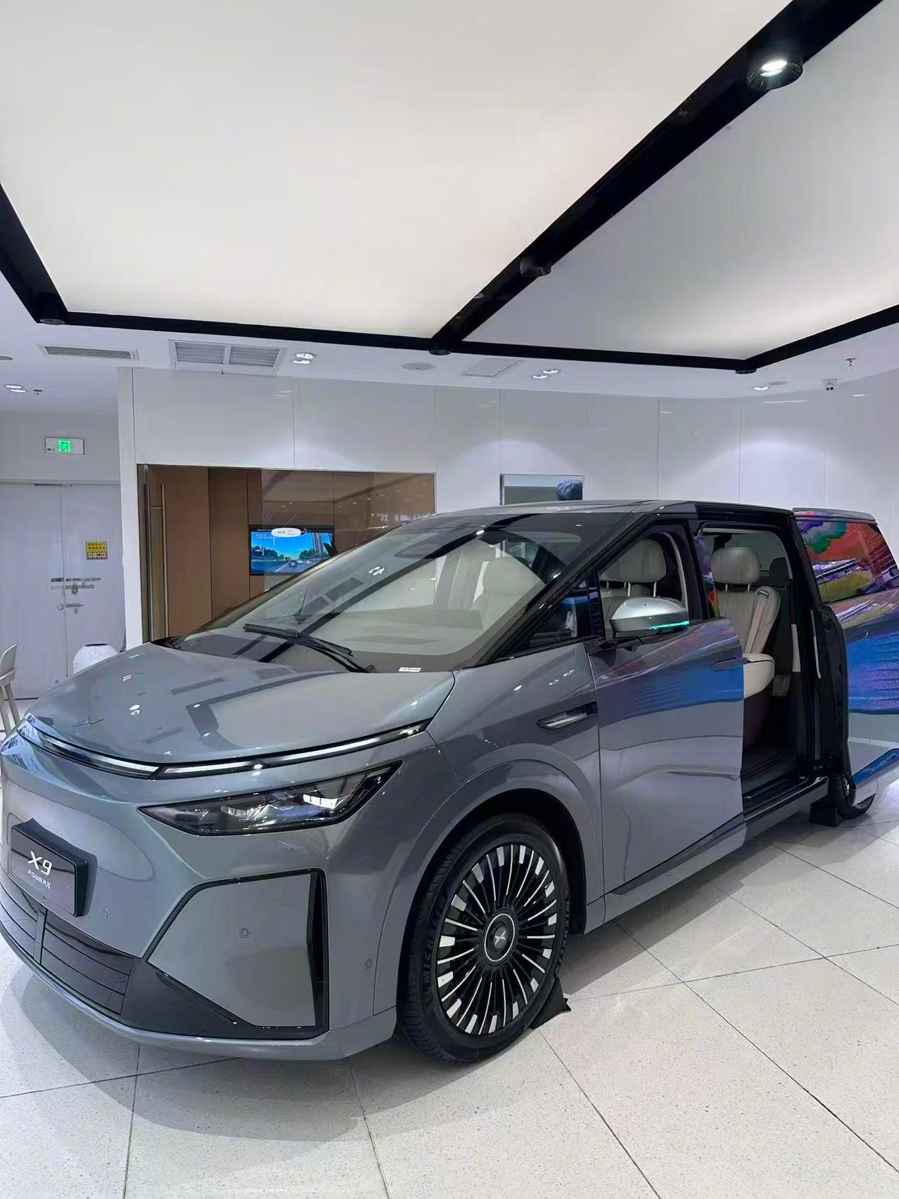 续航超过一千公里，长途自驾完全不用焦虑充电，周末跨省游说走就能走。