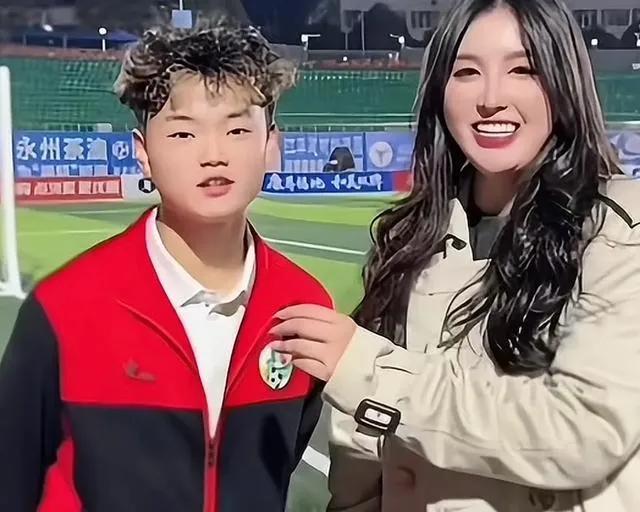 永州这事儿可太闹心了！美女老板唐蕾承诺球队夺冠就送车和108万奖金，结果球队