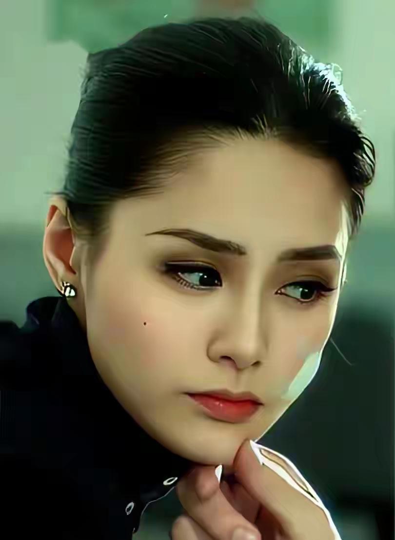 什么叫美人在骨不在皮，顶级骨相才是双王炸。阿娇的美在圈中是有目共睹的，特别是