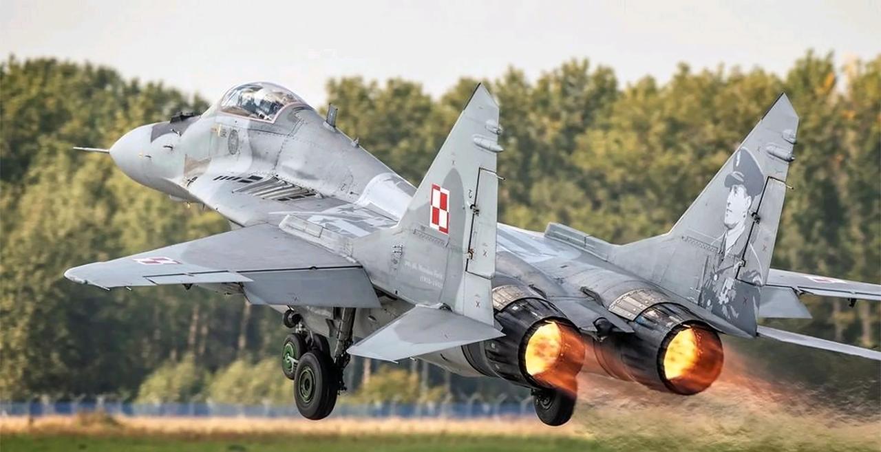 欧洲新闻网报道，当地时间10日，波兰防长柯西尼亚克-卡梅什宣布，华沙已正式决定，