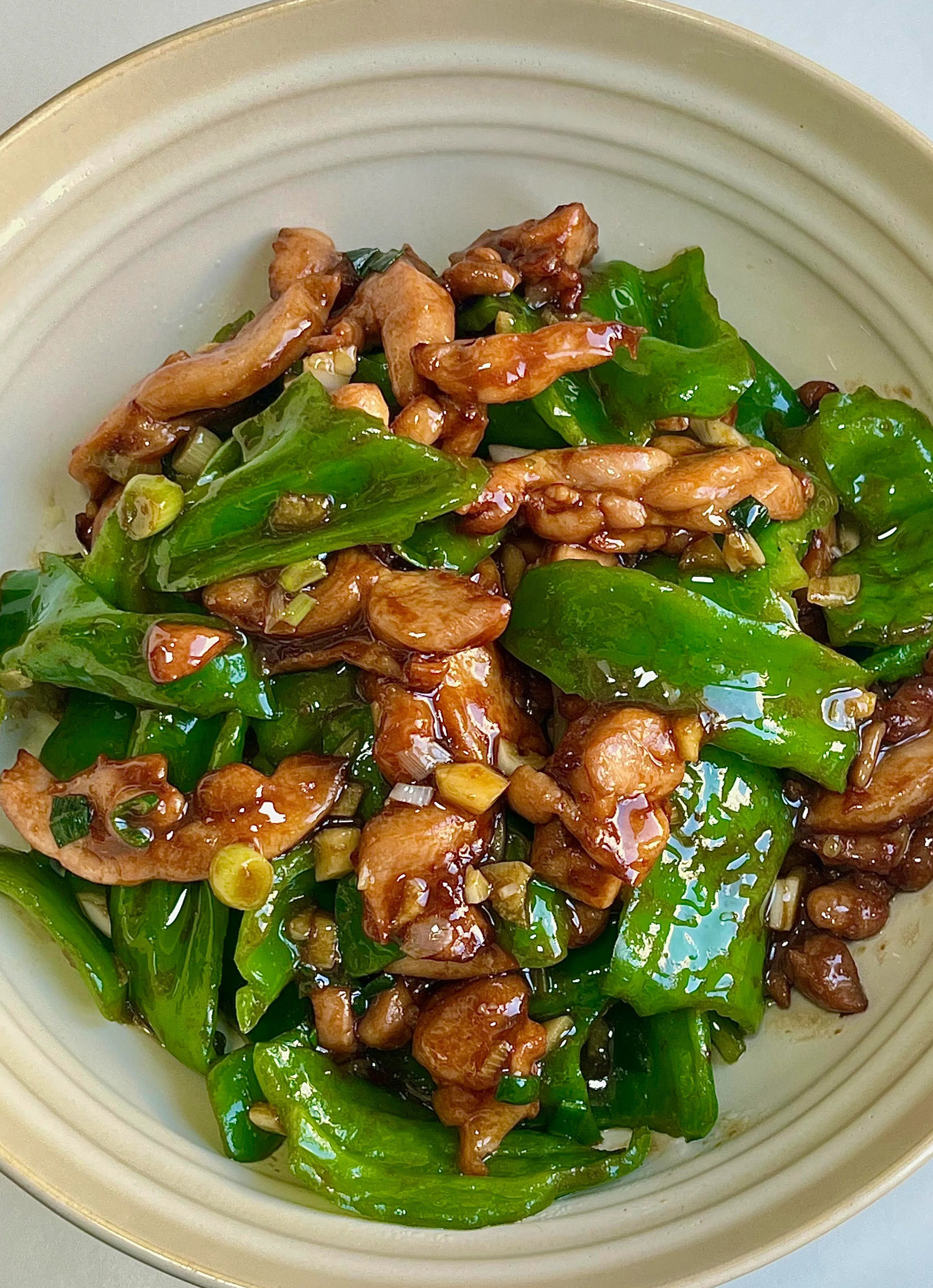 🌿韭菜香椿靠边站！谷雨后多吃这3道菜，一清热二润肺三利湿谷雨过后，雨水多、湿