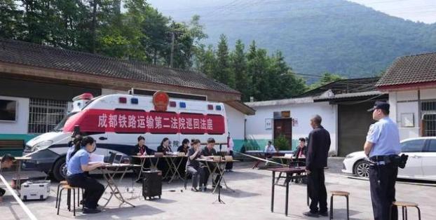 四川绵阳，66岁老农魏某为省事，解开犬绳。他未曾想到，这一举动让自己亲手养大的两