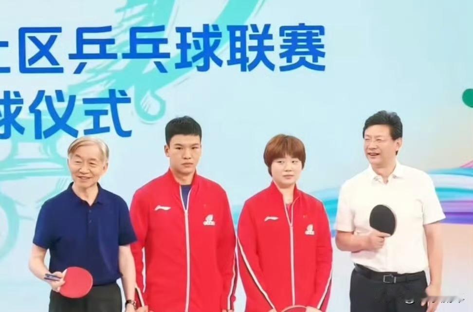 国乒封训为什么没看到向鹏跟蒯曼？原来不是他们不去，而是他们有别的任务，随王