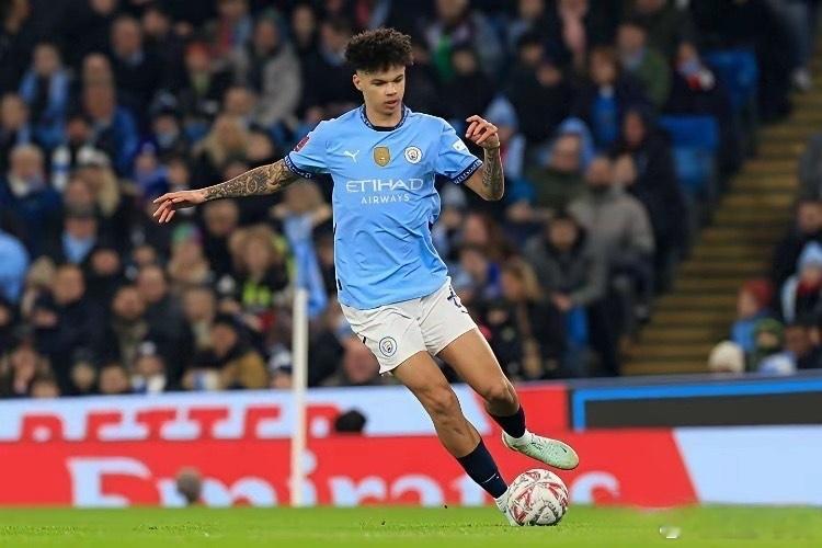 英超第27轮真是让人热血沸腾！曼城2-1险胜纽卡，不得不提哈兰德，最后时刻那股子