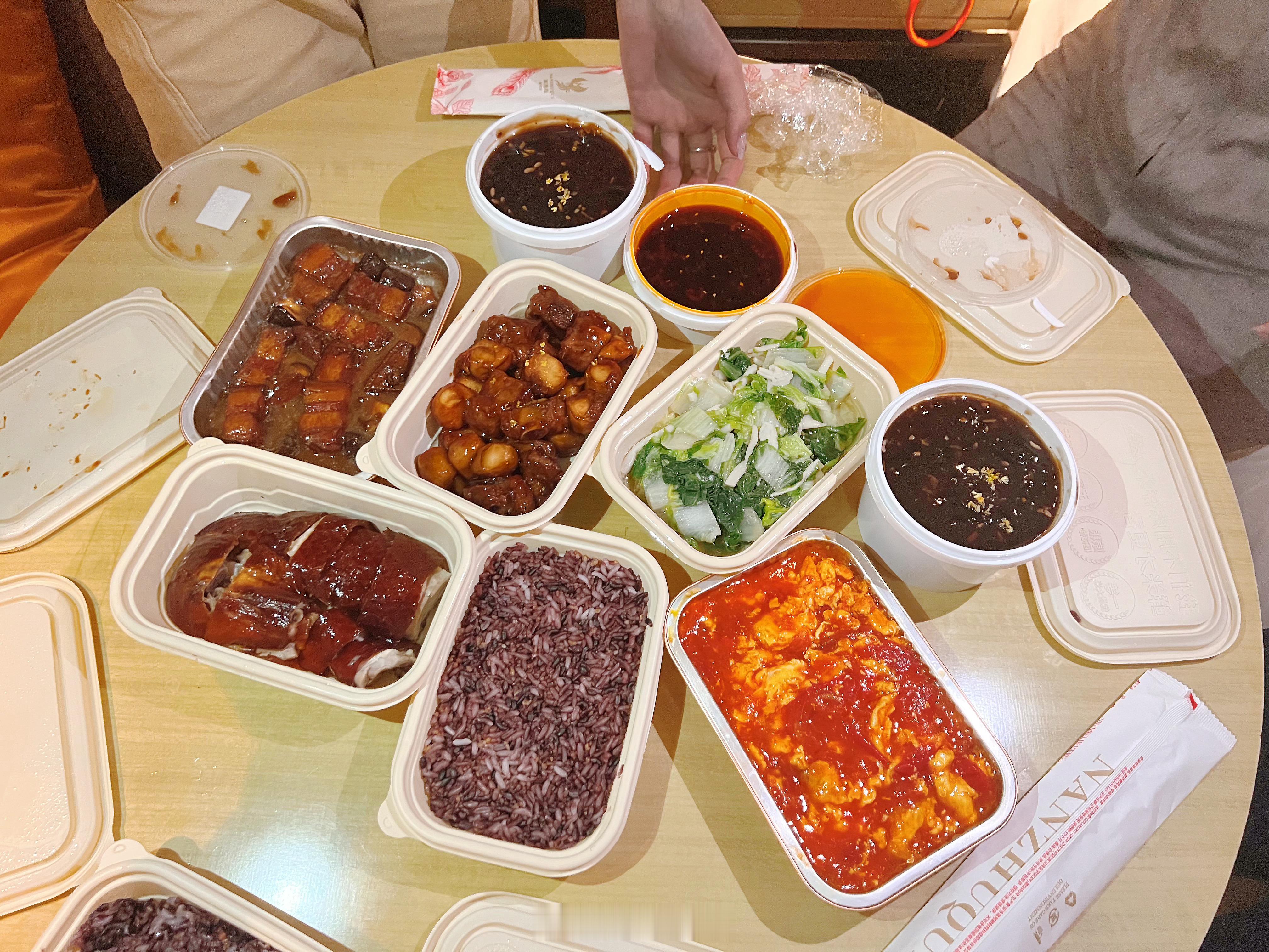 南京第一天吃的饱饱无比开心的线下明天继续