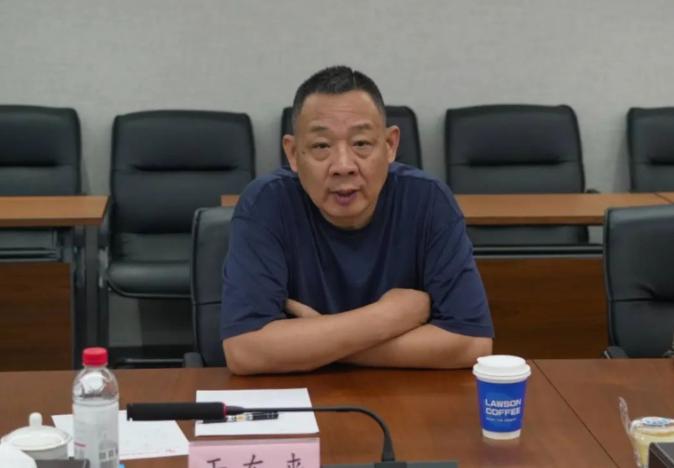 房东这次吃瘪了，想狮子大张口，于东来直接，把一年利润过亿的店，关了。许昌生活广场