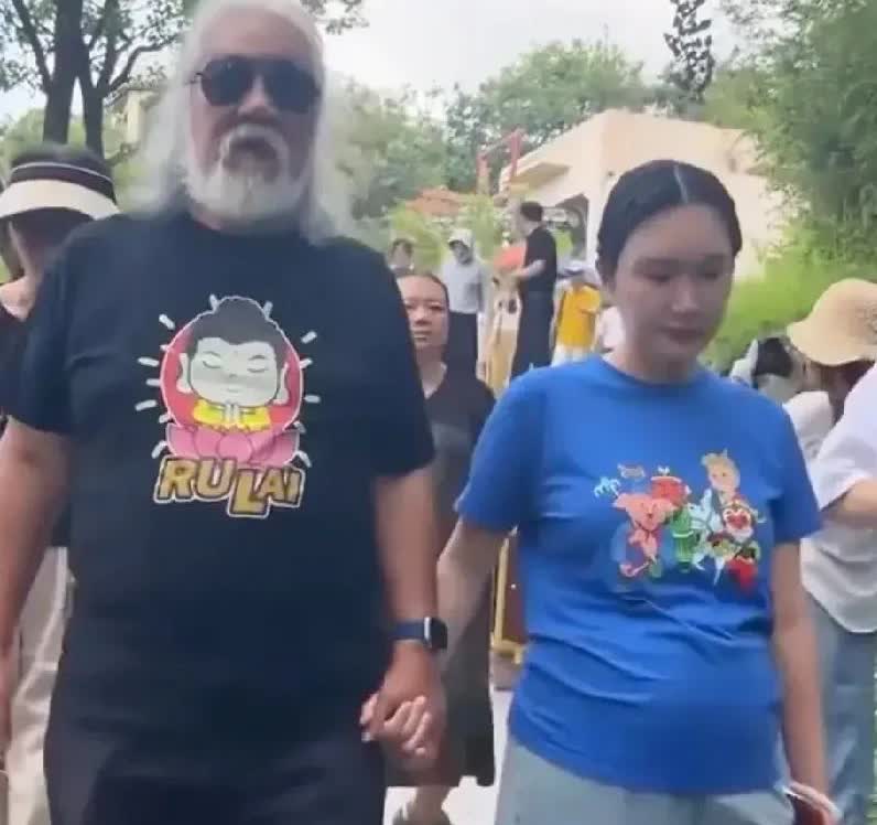 杜星霖又准备生娃了，不得不佩服74岁的大导演张纪中。人生如戏，不停创造生命奇迹