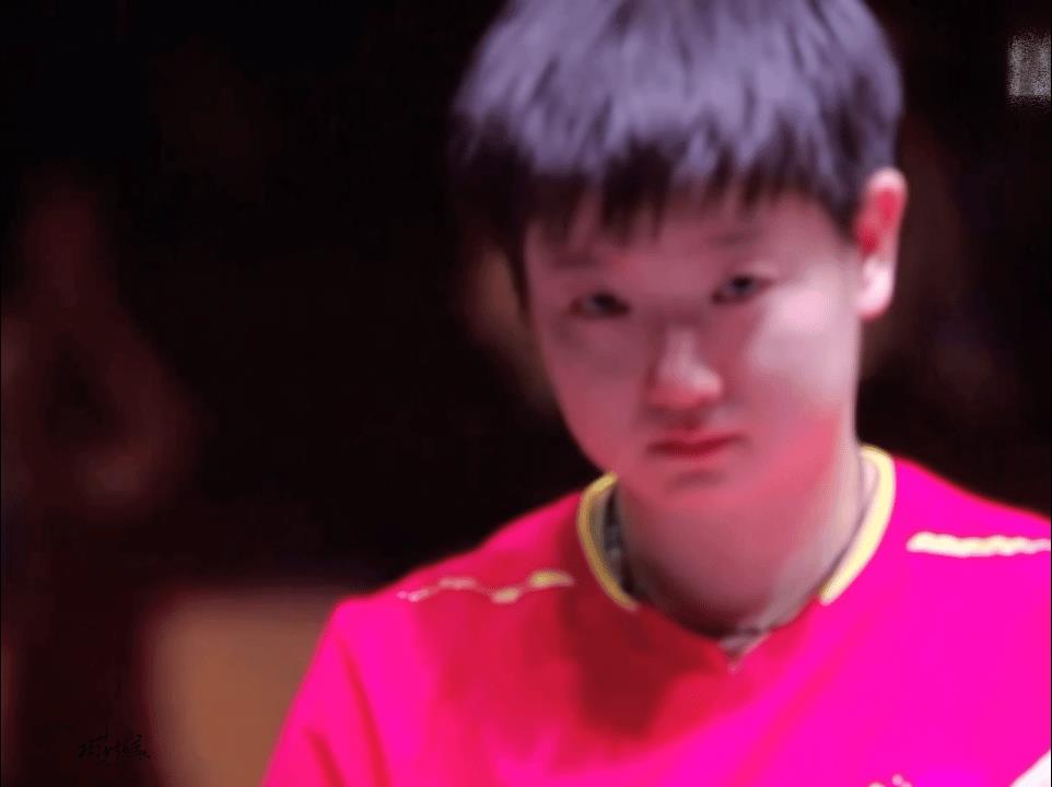 莎莎哭了，从没见过她在任何一次夺冠后哭过！看了莎莎8年,从来没在赛场上看见她哭