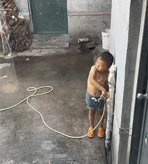突然发现，长大没有什么好处。