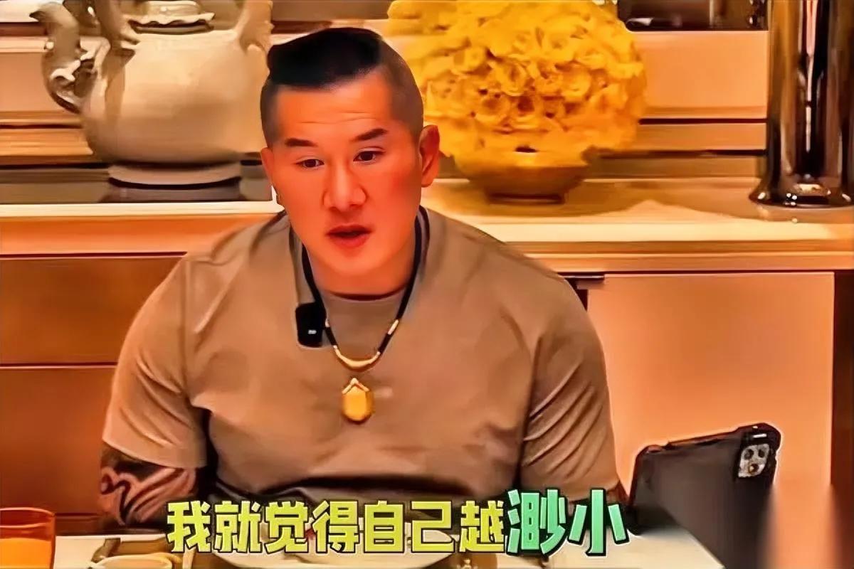 馆长北京行后,说自己“脸疼”。不是被怼了,是以前的“优越感”碎得稀碎。以