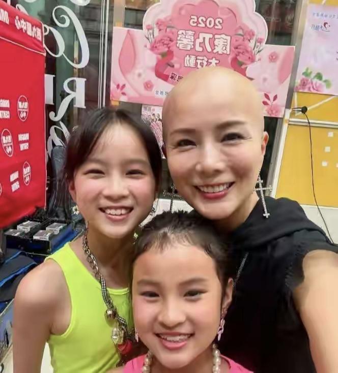 吴文忻有点傻，自己离婚的时候，赚不到什么钱，手上也没啥积蓄，前夫的经济状况也比自