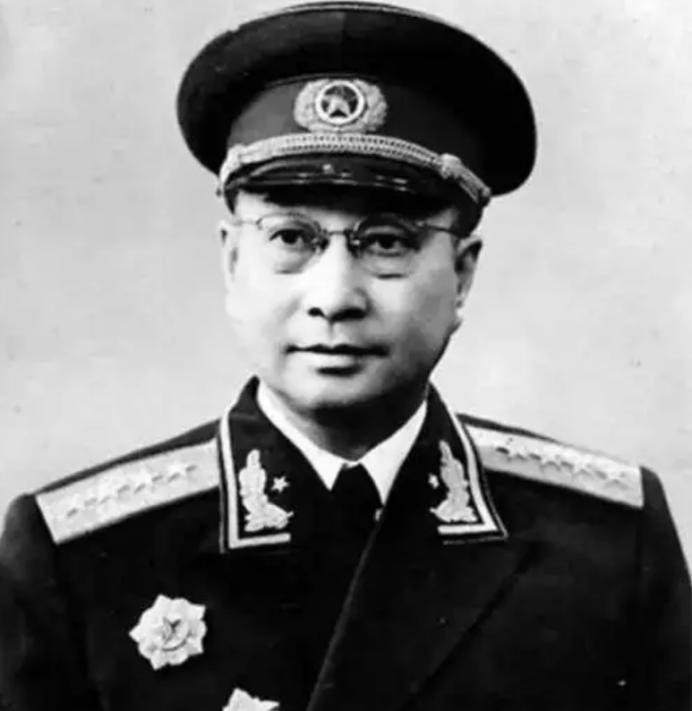 1955年将帅大授衔时，毛主席曾笑呵呵的对陈赓大将说道：“怎么样，跟我干比跟蒋介